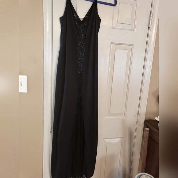 Ladies formal dress - Picture 2 of 11